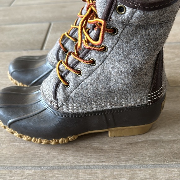 L.L. Bean Brown Grey Wool Felt Bean Boots Size: 6 - Picture 9 of 13